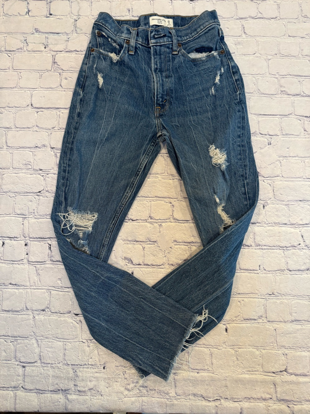 The Mom High Rise Distressed Jeans by Abercrombie & Fitch